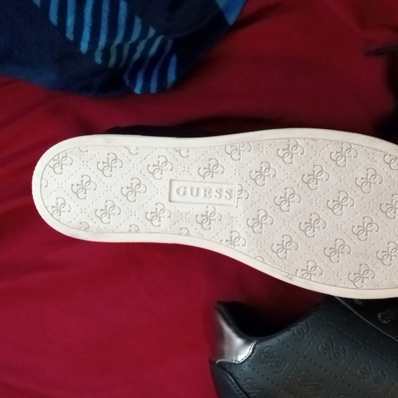 Guess - Picture 5 of 6